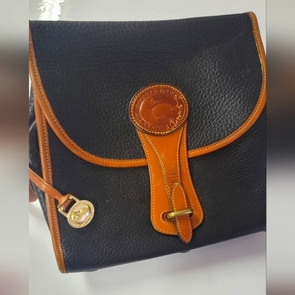 Dooney & Bourke- Vintage & Rare- Navy Blue Tan Essex Leather Shoulder Crossbody - Picture 4 of 6